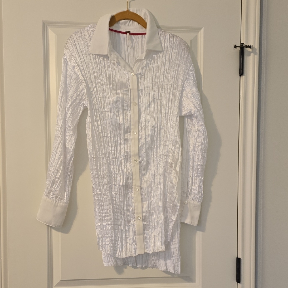 Free People White Crinkle Button Down Shirt. Size S